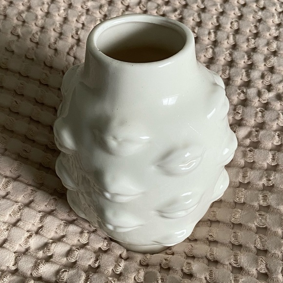 Ceramic lips vase - Picture 3 of 10